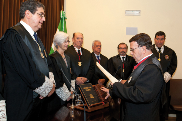 Jura como letrado Antonio Ocaña