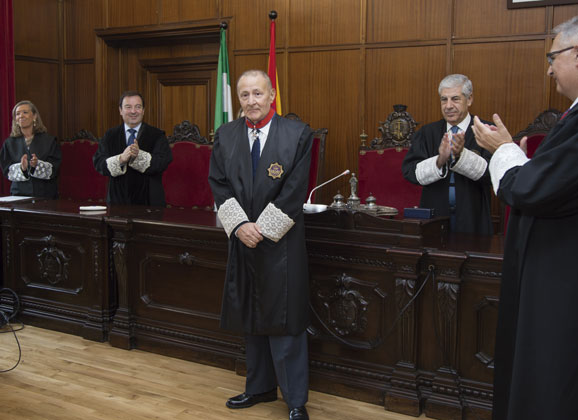 Federico Alarcón recibe la Cruz de San Raimundo