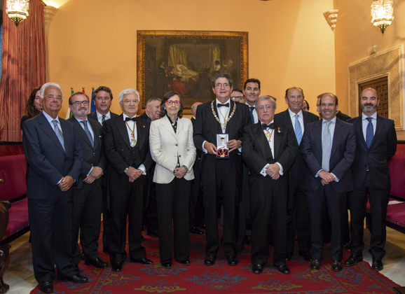 El Colegio ingresó en la Real Academia Sevillana