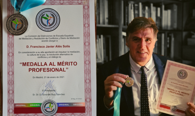 Medalla al Mérito Profesional a Javier Alés Sioli