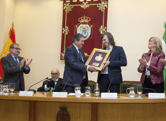 Medalla de Honor a la Facultad de Derecho