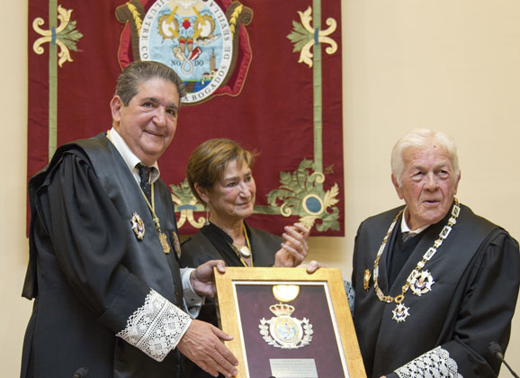 Medalla de Honor a Juan José Domínguez